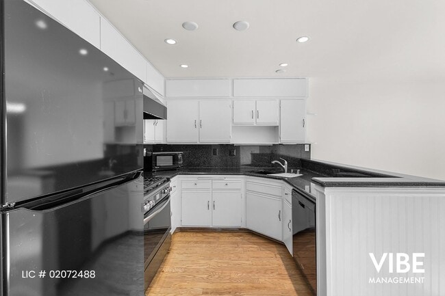 Building Photo - LOCATION, LOCATION, LOCATION!!!! "Hidden C...