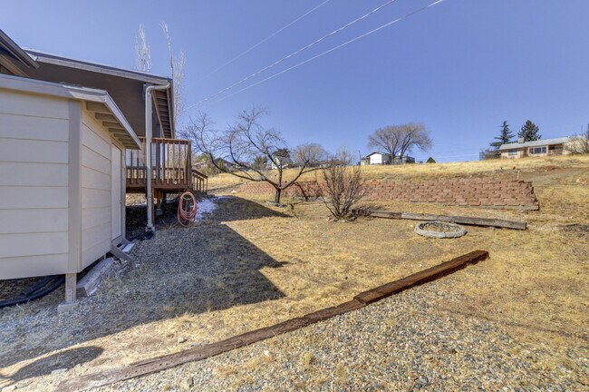 Building Photo - 3 Bedroom 3 Bath home in Diamond Valley!