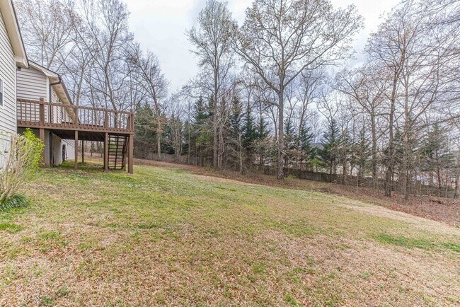Building Photo - Ranch 3 bedroom 2 bath !