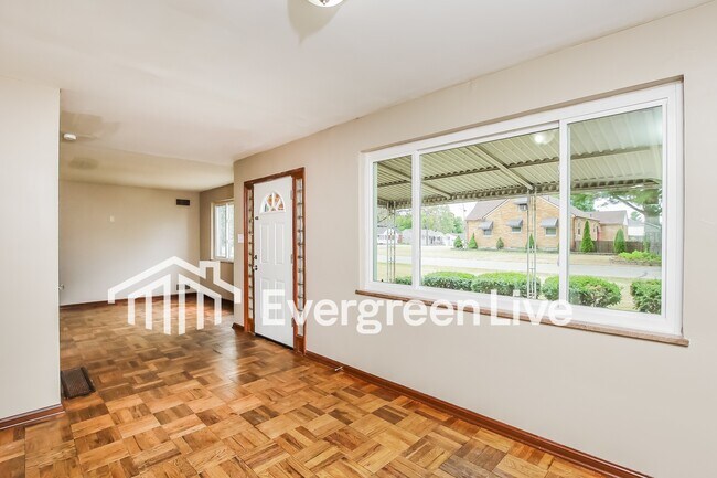 Building Photo - 4616 Redwood Dr