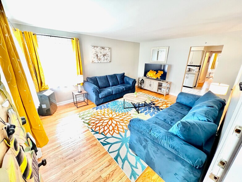 Primary Photo - 3001 Boudinot Ave