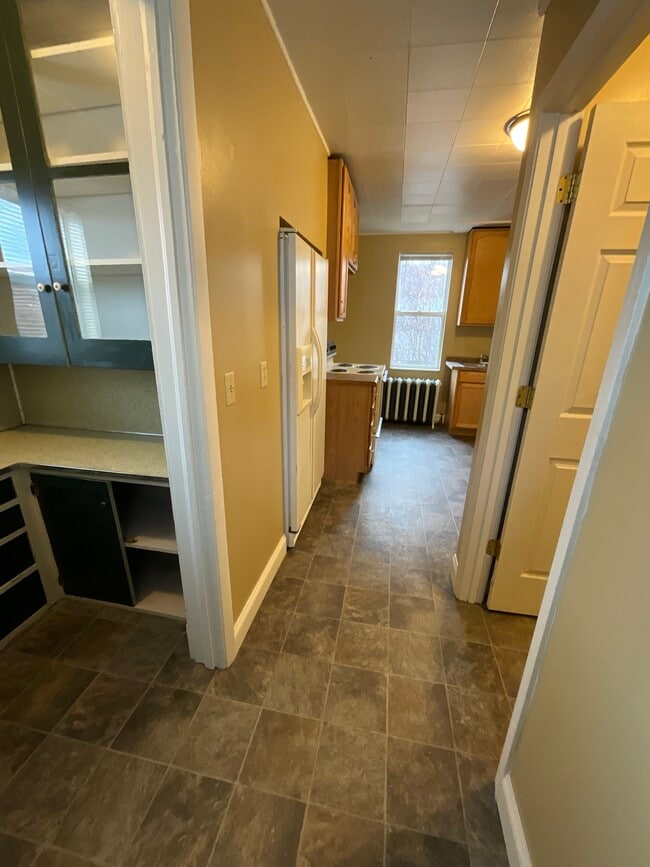 Building Photo - 1324 E 2nd St