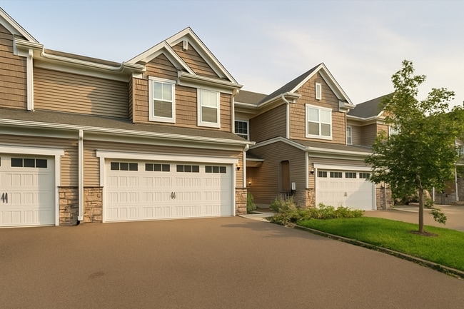 Building Photo - Your Dream Woodbury Townhome Awaits | 3 Beds, 2.5 Baths for $2,899!