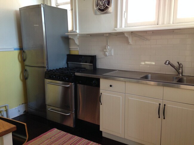 Kitchen - 127 Valentine Ln