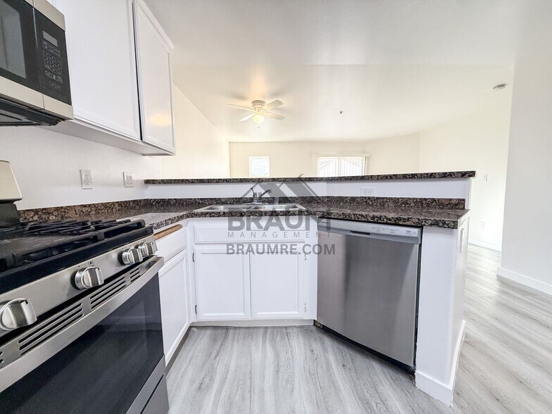 Building Photo - 7323 Winnetka Ave