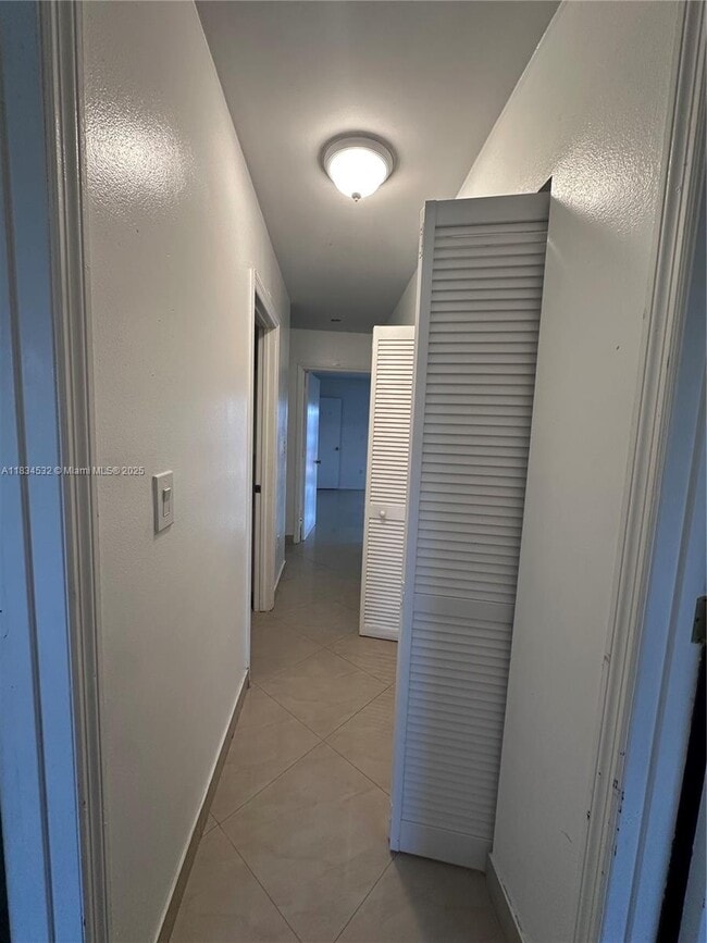 Building Photo - 4908 SW 143rd Ave