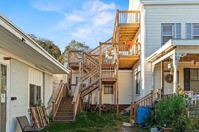 Building Photo - 138 Bartlett St