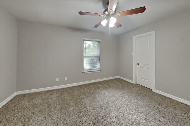 Building Photo - 2603 Hidden Garden Dr