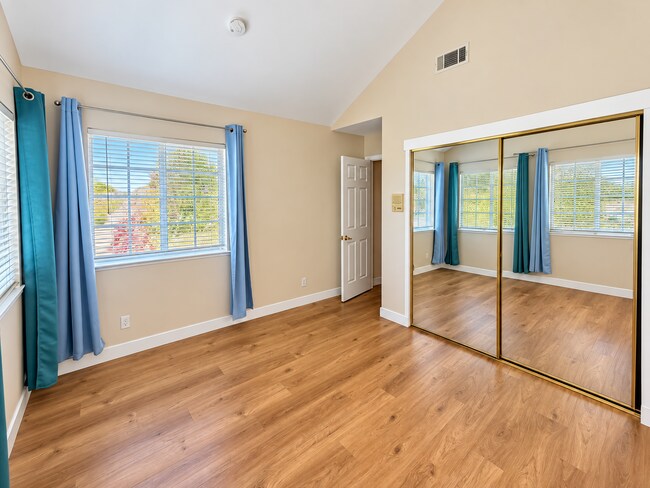Building Photo - 3071 Crestablanca Dr
