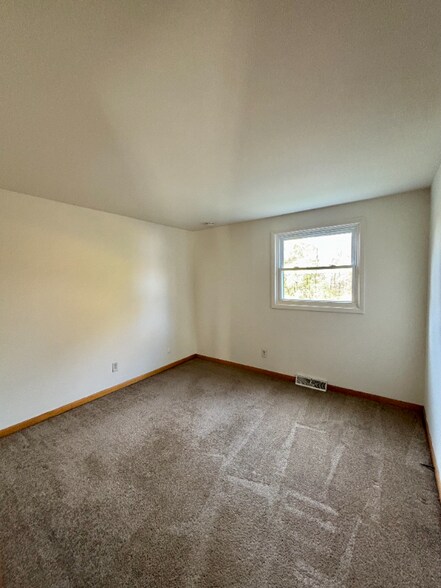 Building Photo - 50 School St