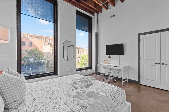 Building Photo - Peper Lofts @ Laclede's Landing