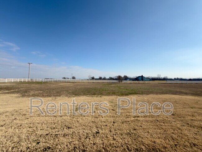 Building Photo - 14 Stonegate Dr