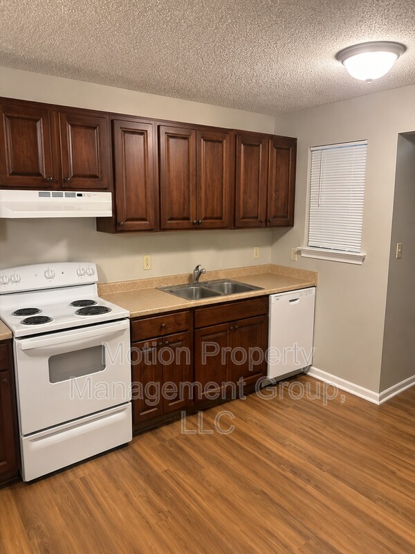 Building Photo - 3343 Gleason Dr