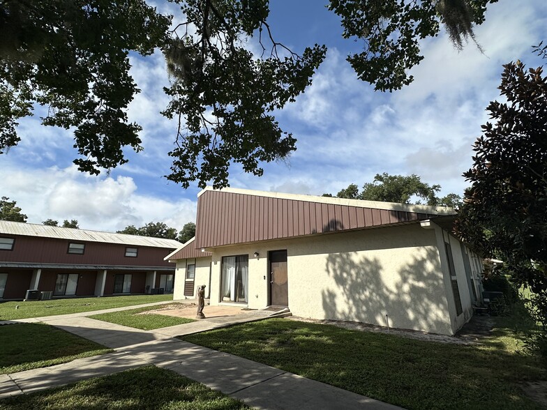 Building Photo - Paddock Apartments