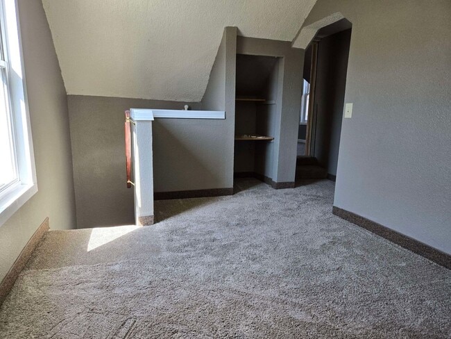 Building Photo - 1211 Garfield Ave