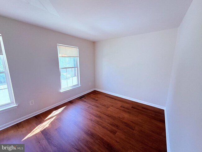 Building Photo - 45474 Oak Trail Square