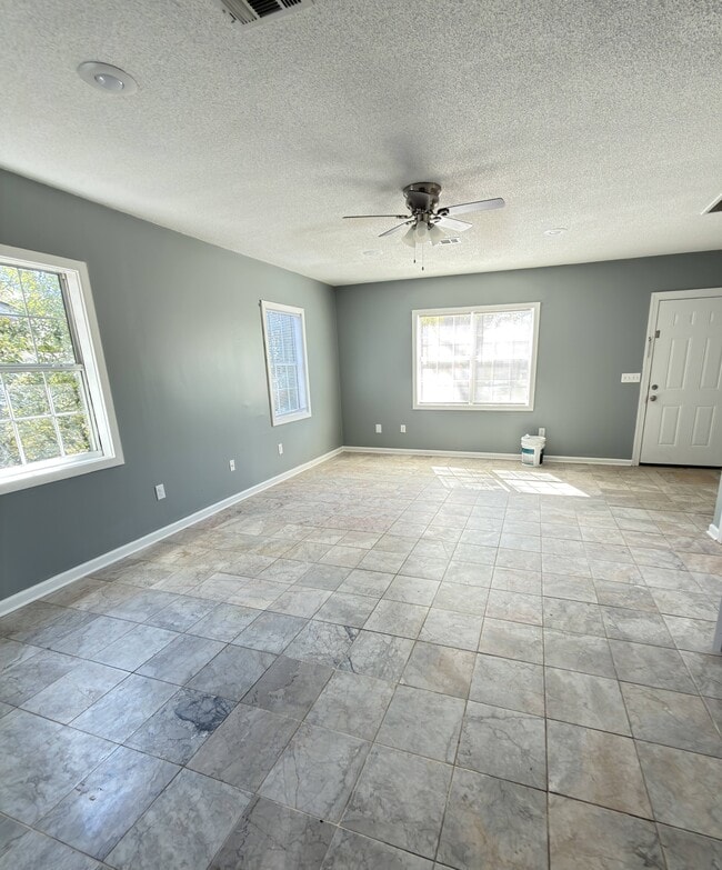 Building Photo - 504 E Adair St