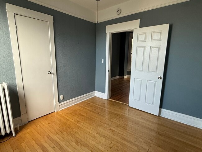 Building Photo - 4112 W Wellington Ave