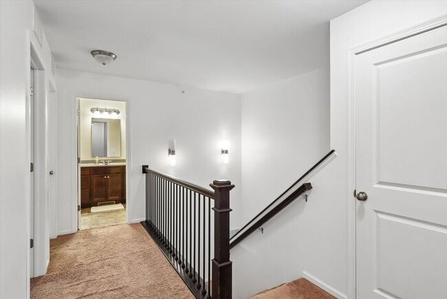 Building Photo - $2,000 | 3 Bedroom, 2.5 Bathroom Town Home | Pets Allowed | Available for August 1st Move-In!