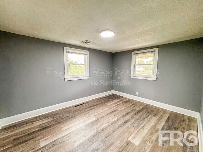 Building Photo - 600 Howell St