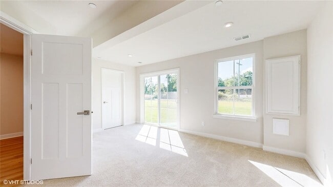 Building Photo - 6804 Sycamore Way