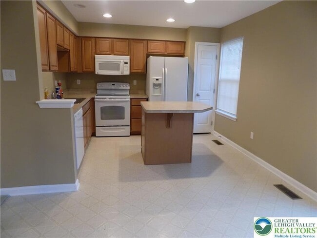 Building Photo - 1145 Sparrow Way