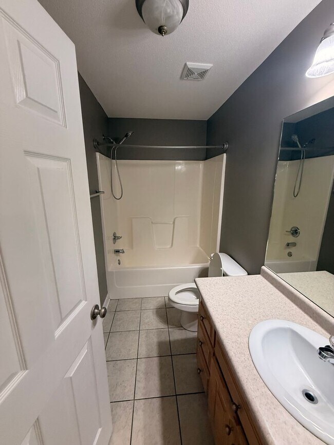 Building Photo - 5203 Branch Point Dr