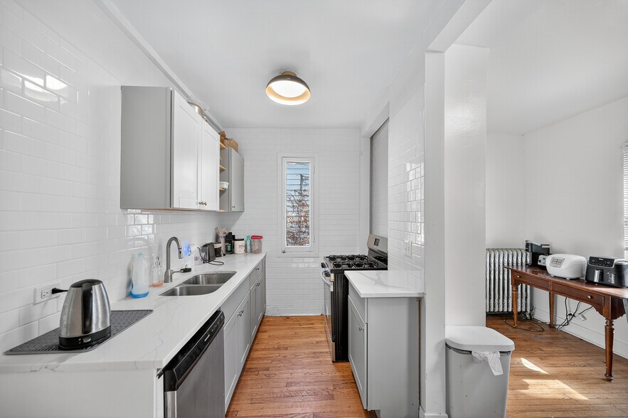 Building Photo - 1112 Garnett Pl