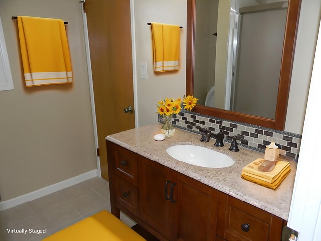 Building Photo - 1104 E Everett Pl