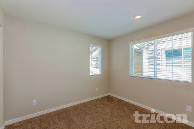 Building Photo - 31679 Hans Dr