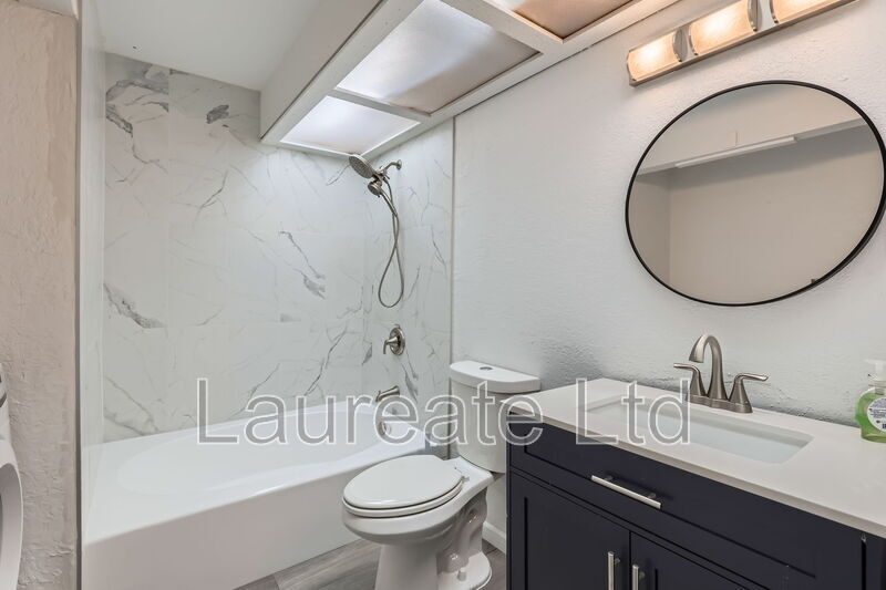 Building Photo - 8225 S Fairmount Dr