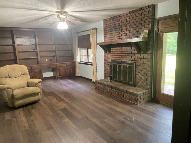 Building Photo - 3/2 updated home on huge lot in Luverne