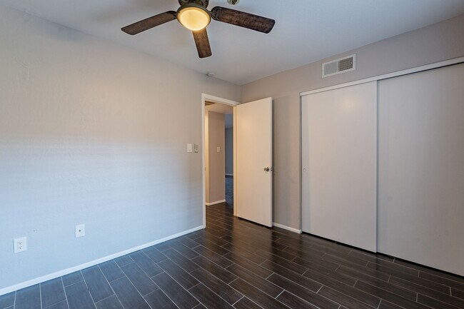 Building Photo - Two Bedrooms in Old Town Scottsdale - Available November 5, 2025!