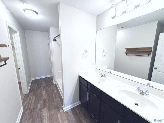 Building Photo - 121 Daymark Dr