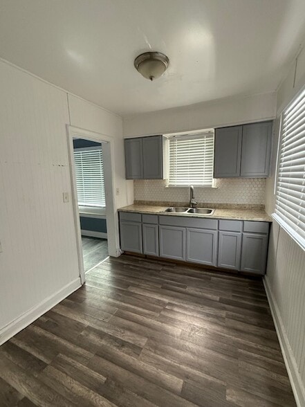 Building Photo - 2295 Kendall St