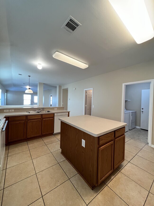 Building Photo - 9411 Massaro St