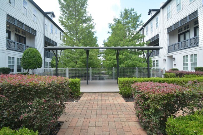 Building Photo - 2960 Rusk St