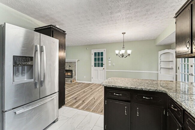 Building Photo - 3030 Green Meadow Ln