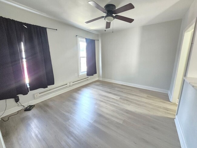 Building Photo - 2026 Edgmont Ave