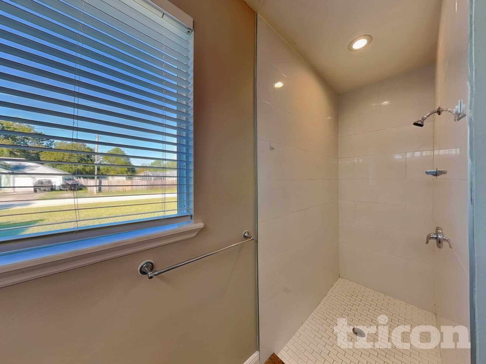 Building Photo - 3321 Buttonwood Ave