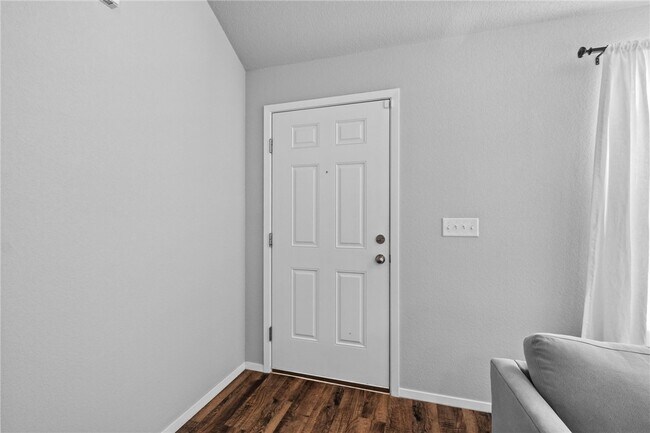 Building Photo - 927 E Swift Dr