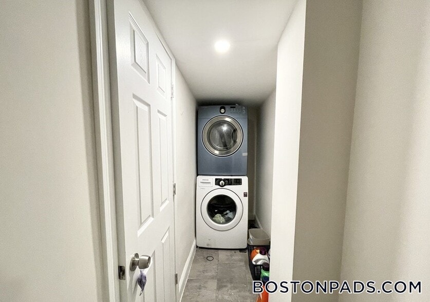 Building Photo - 32 Sumner St