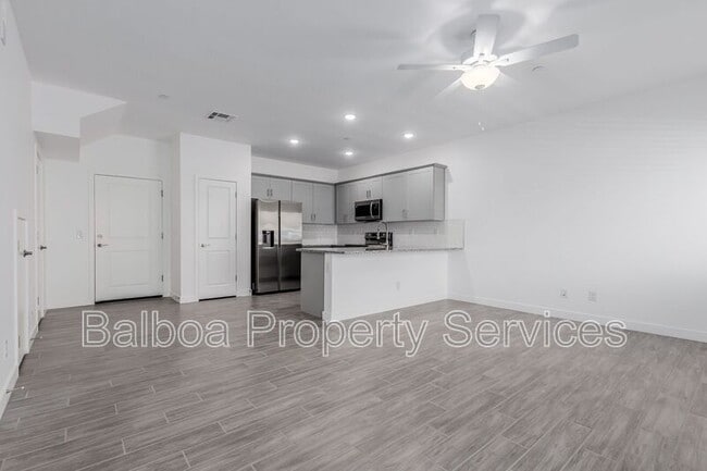 Building Photo - 1318 S 105th Pl