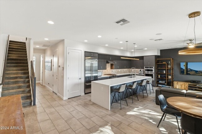 Building Photo - 240 W Missouri Ave