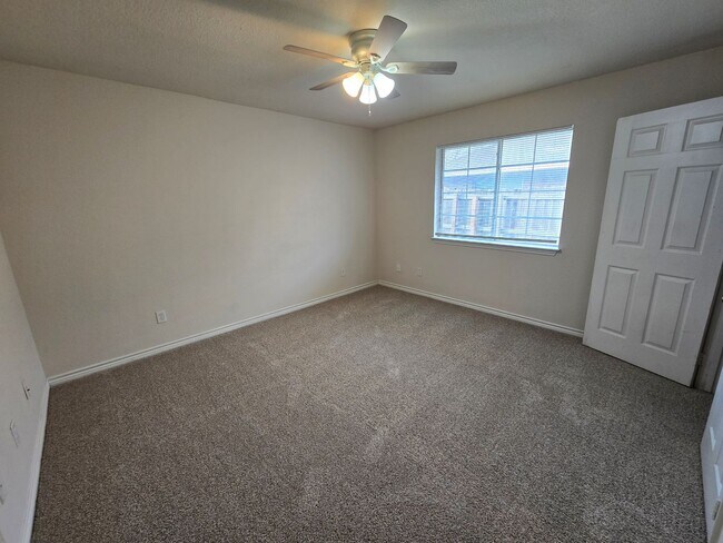 Building Photo - College Station - 3 Bedrooms / 3 bath Duplex on Oldenburg