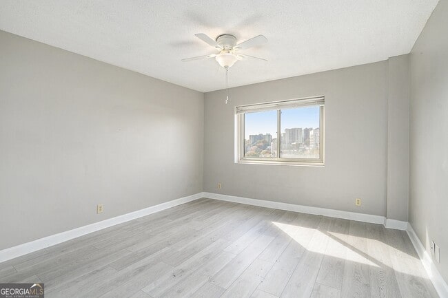 Building Photo - 2285 Peachtree Rd NE