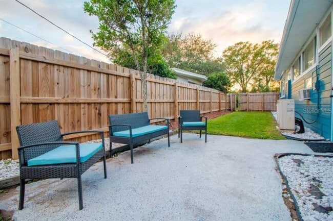 Building Photo - 1245 CATALPA Ln