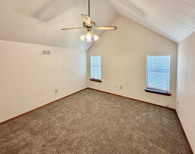 Building Photo - 2502 NE Kingsbriar Pl