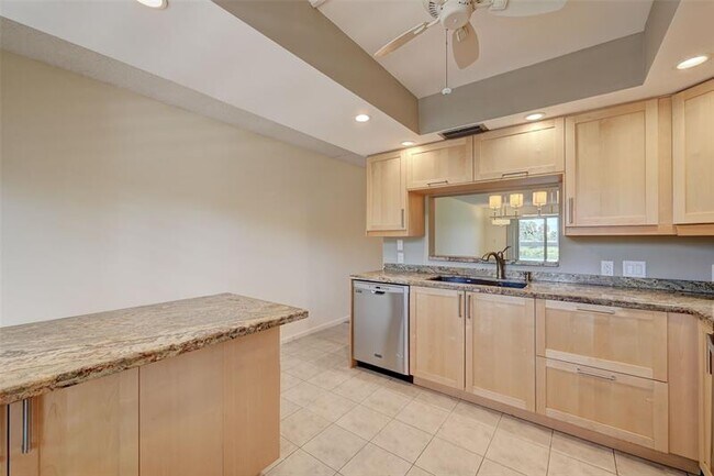 Building Photo - 4402 Martinique Ct