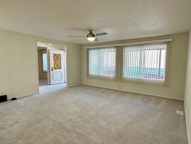 Building Photo - 4366 Valley Ln